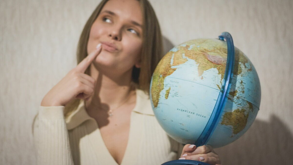     В России парламентарии Госдумы приняли закон и запретили покидать страну тем, кто получит повестку. Как узнать об ограничении на выезд из России и что можно предпринять, в материале NewsTracker.