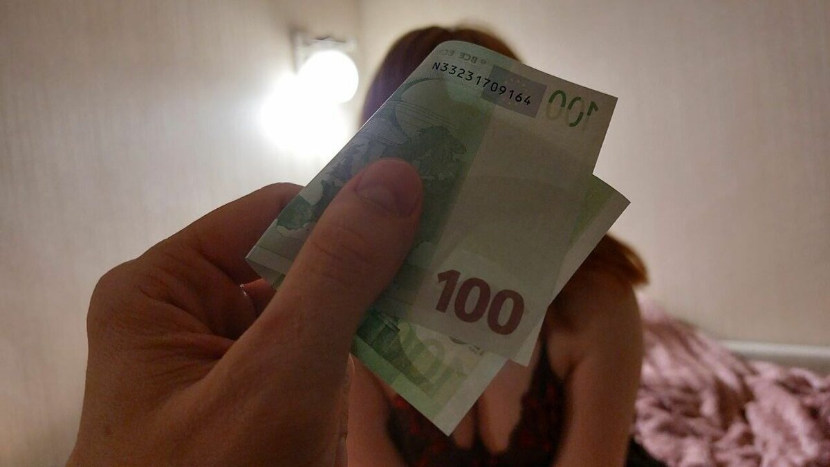     Сотрудницы салонов эротического массажа в Нижнем Новгороде в среднем получают около 100 тысяч рублей в месяц. Такие цифры озвучили корреспонденту NewsNN в заведениях на «собеседованиях».