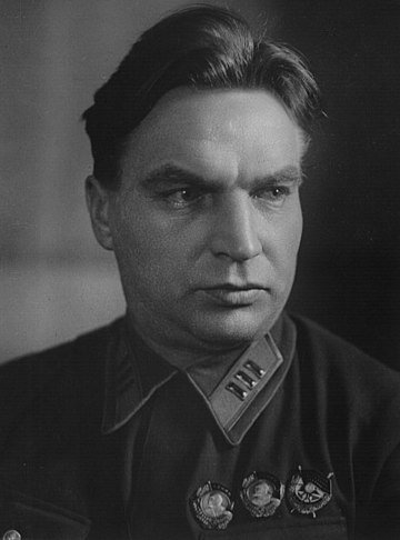 Валерий Павлович Чкалов (2 февраля 1904, Василёво, Балахнинский уезд, Нижегородская губерния, Российская империя (ныне — Чкаловск, Городской округ город Чкаловск, Нижегородская область, Россия) — 15 декабря 1938, Москва, РСФСР, СССР) — советский лётчик-испытатель, комбриг, Герой Советского Союза