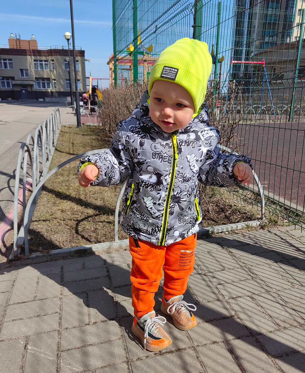 Мой ребёнок в лучах весеннего солнца