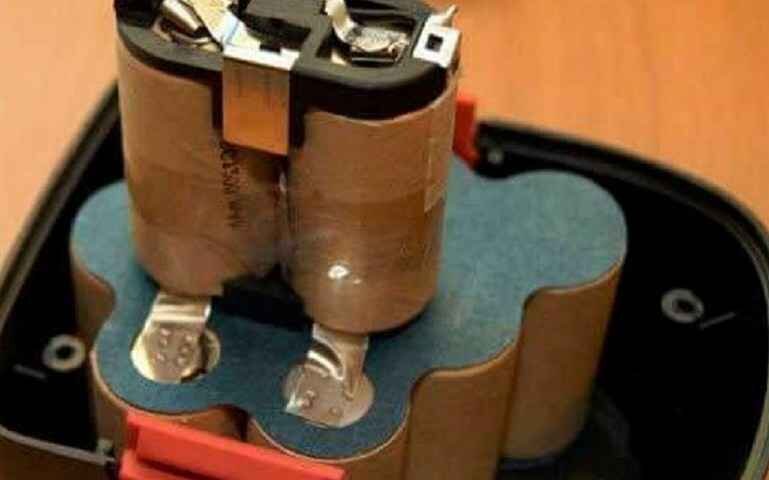 Как отремонтировать батарею шуруповерта. 3d модель корпуса аккумулятора шуруповерта. Как зарядить аккумулятор шуруповерта. Виды аккумуляторных батарей для шуруповертов. Приспособление для зарядки у дивана