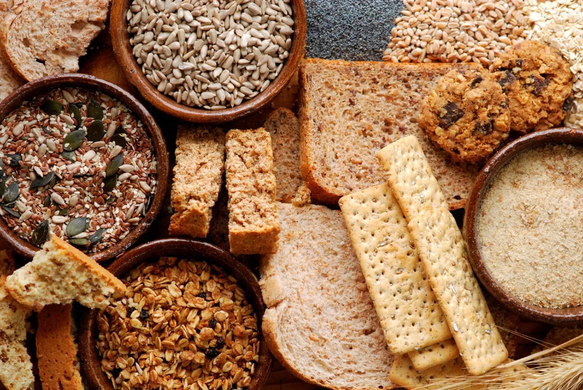 Питание зерновыми. Хлеб и крупы. Цельнозерновые продукты. Хлеб с цельными злаками. Полезные хлебобулочные изделия и крупы.