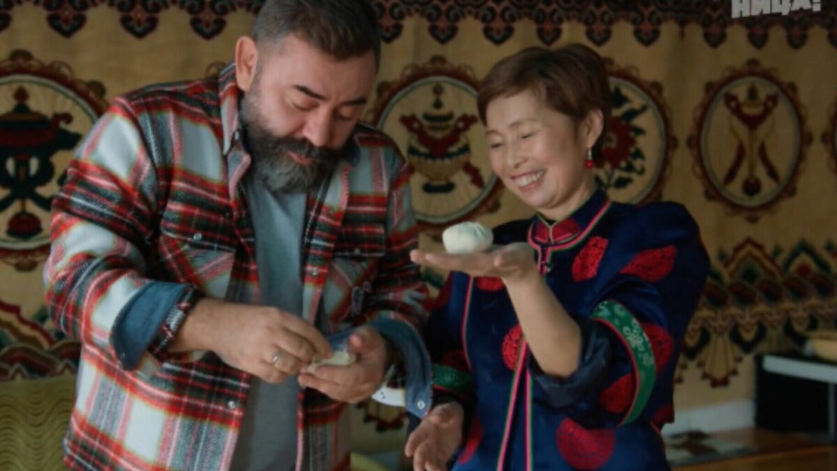     За время пребывания в Бурятии Дмитрий Левицкий съел их столько, сколько не ел пельменей за всю свою жизнь.