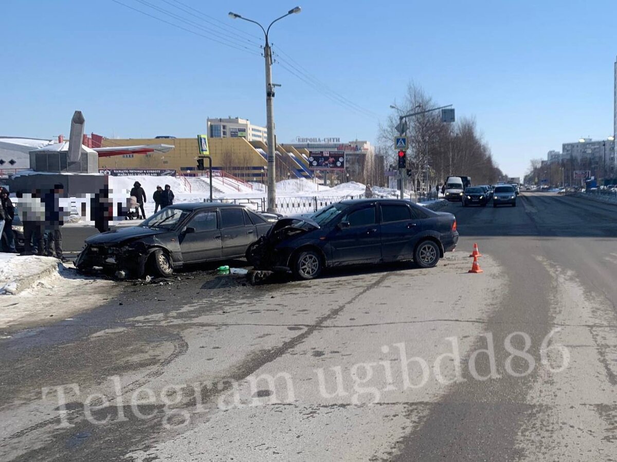    В Нижневартовске спешка на перекрёстке привела к ДТП