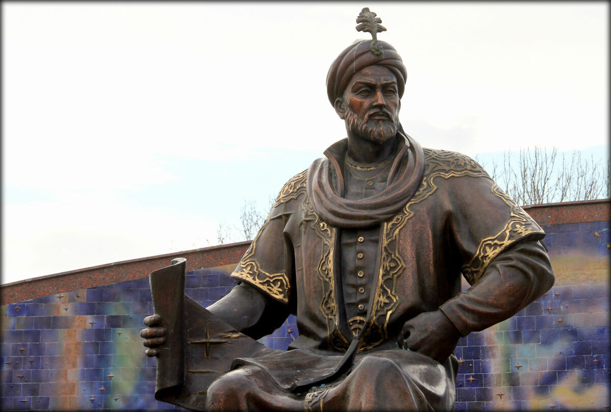 Памятник Улугбеку в Самарканде. Взято из открытых источников 