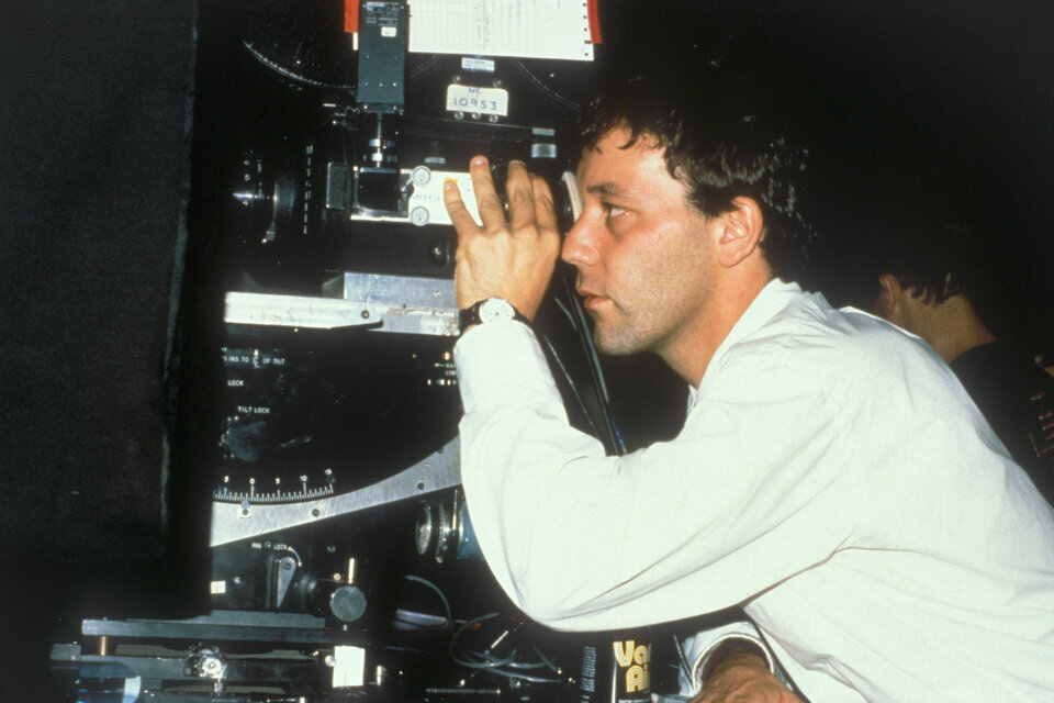    Сэм Рэйми на съемках «Зловещих мертвецов»