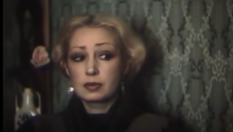 Калязина (Татьяна Васильева), кадр из фильма "Переступить черту" (1985)