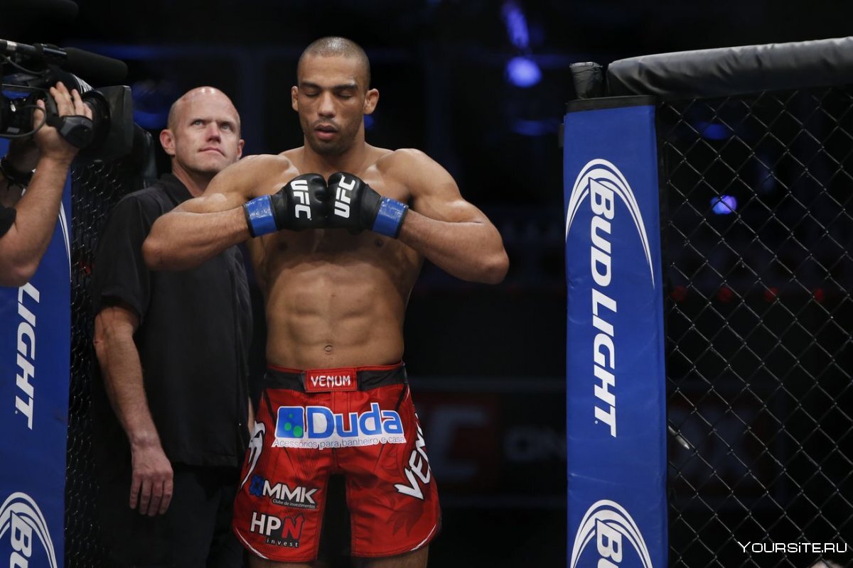Эдсон Барбоза к началу 2014 г. выиграл 7 из 8 боев в UFC, и подавал очень большие надежды
