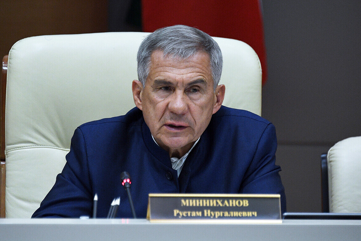 Рустам Минниханов охарактеризовал ситуацию с доходами как очень напряженную. Фото: rais.tatarstan.ru