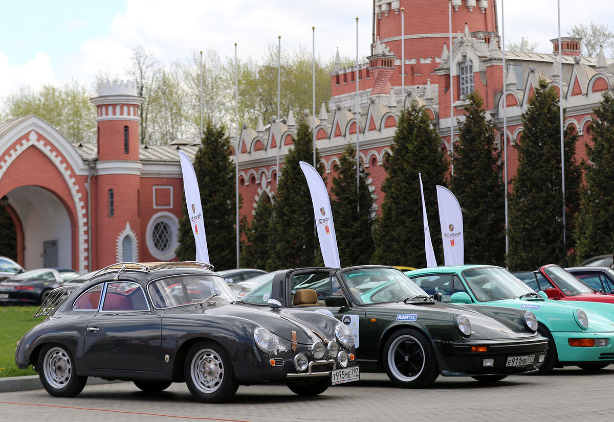 Петровский путевой дворец и Porsche Club Moscow