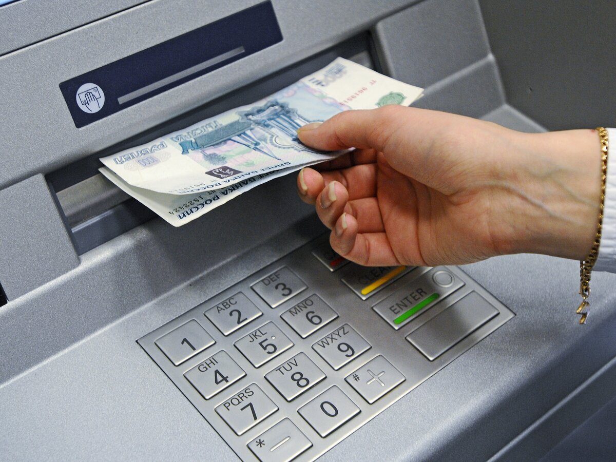 снятие денег в банкомате другого банка