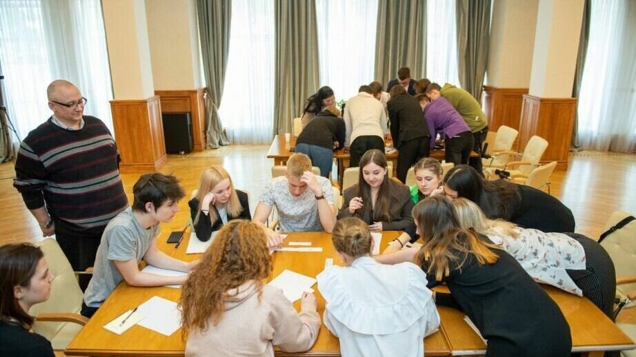     На базе имущественного комплекса с. Краснореченское состоялся краевой интеллектуальный марафон, проведенный Региональным центром выявления, поддержки и развития способностей и талантов у детей и молодежи «Сириус27» КГАНОУ «Краевой центр образования».