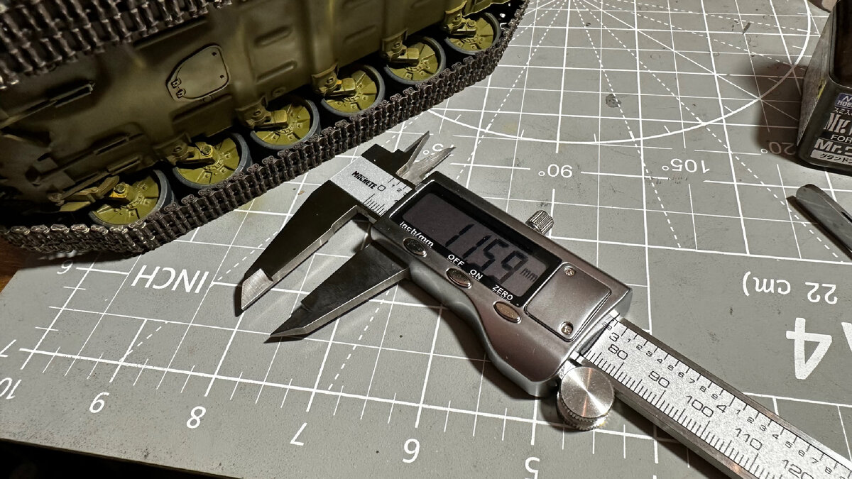 406 мм реальных в 35 масштабе дают 11,6 мм и в них почти попадает измерение  клиренса модели Tiger Model