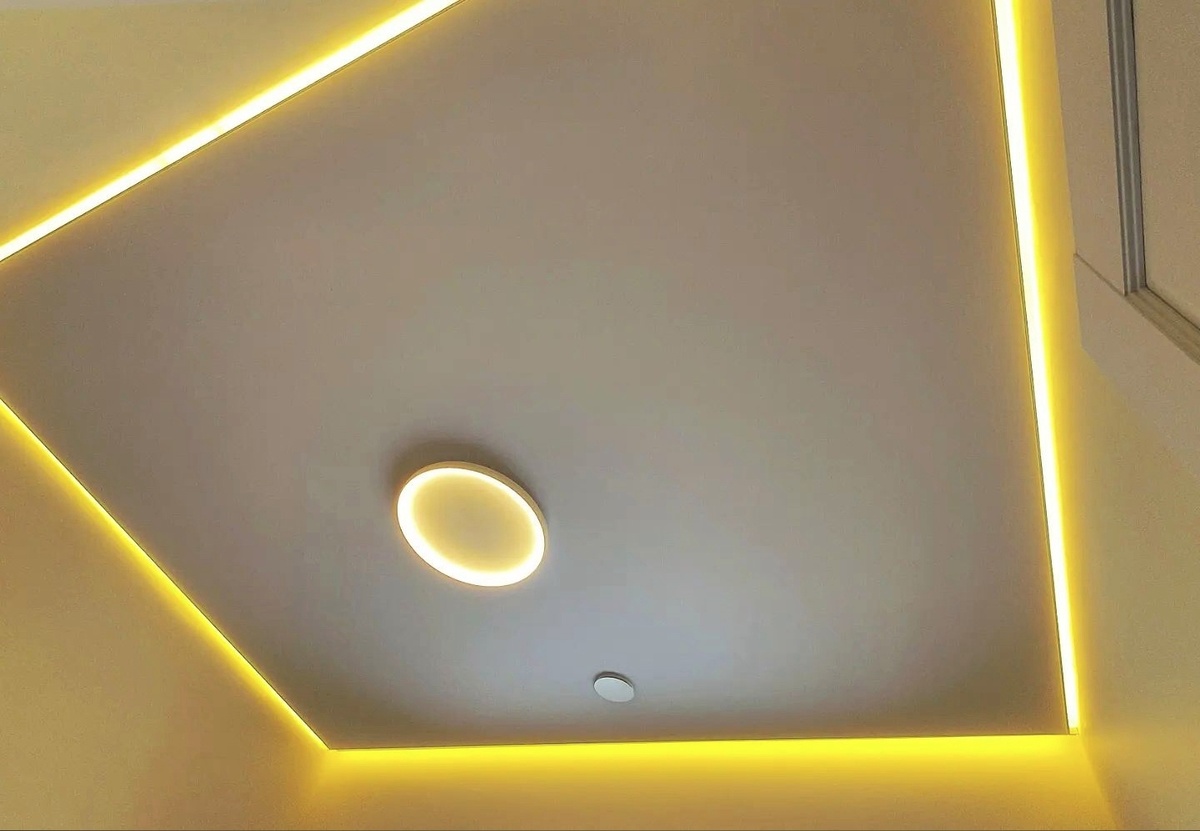 Вариант натяжного потолка 