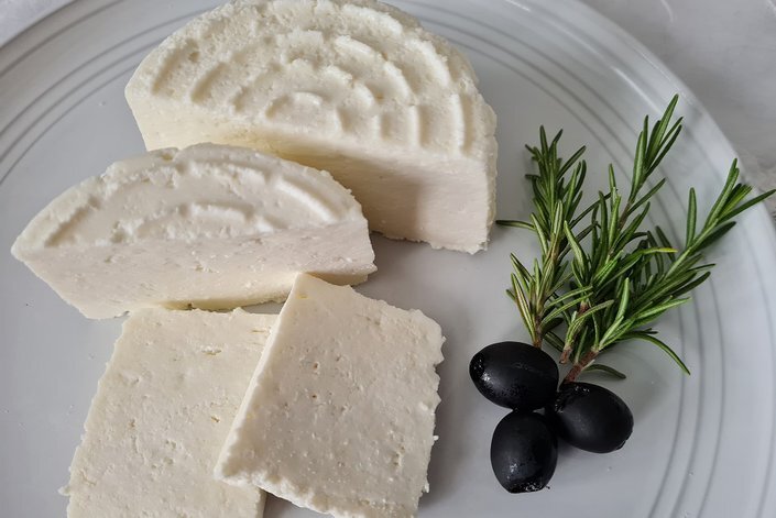 Как приготовить адыгейский сыр из молока в домашних условиях
