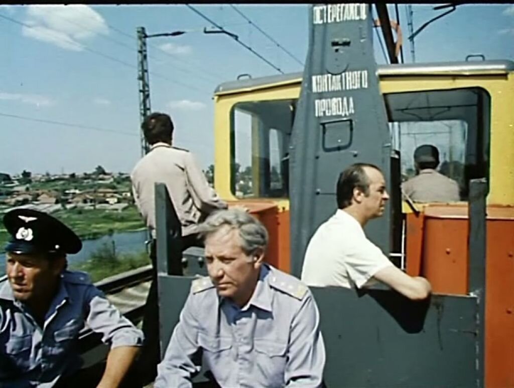 Остановился поезд. Остановился поезд 1982. Остановился поезд фильм 1982 кадры. Абдрашитов остановился поезд. Остановите поезд фильм.