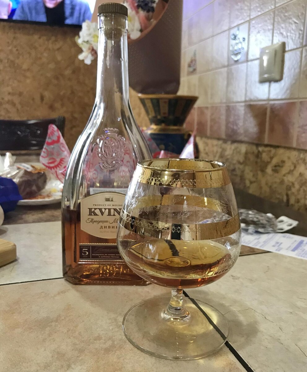 Не вижу смысла брать на праздники дорогой коньяк, когда есть 5 марок ...