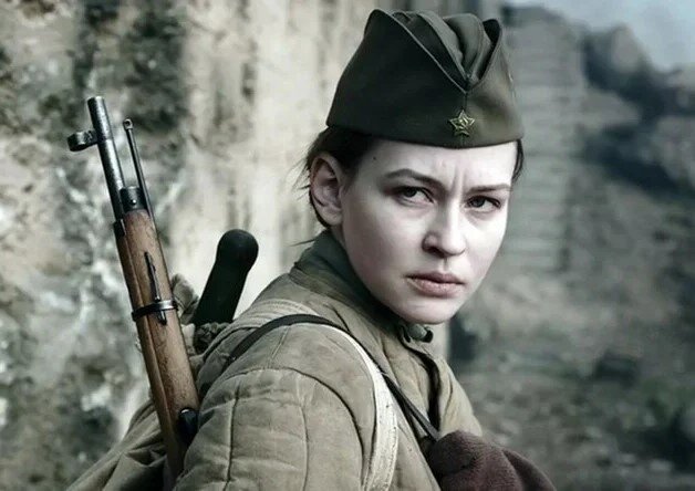 На фото Юлия Пересильд в фильме "Битва за Севастополь"