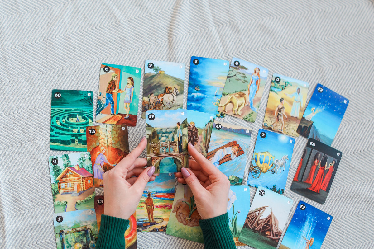 В первое время вам будет достаточно базового набора колод