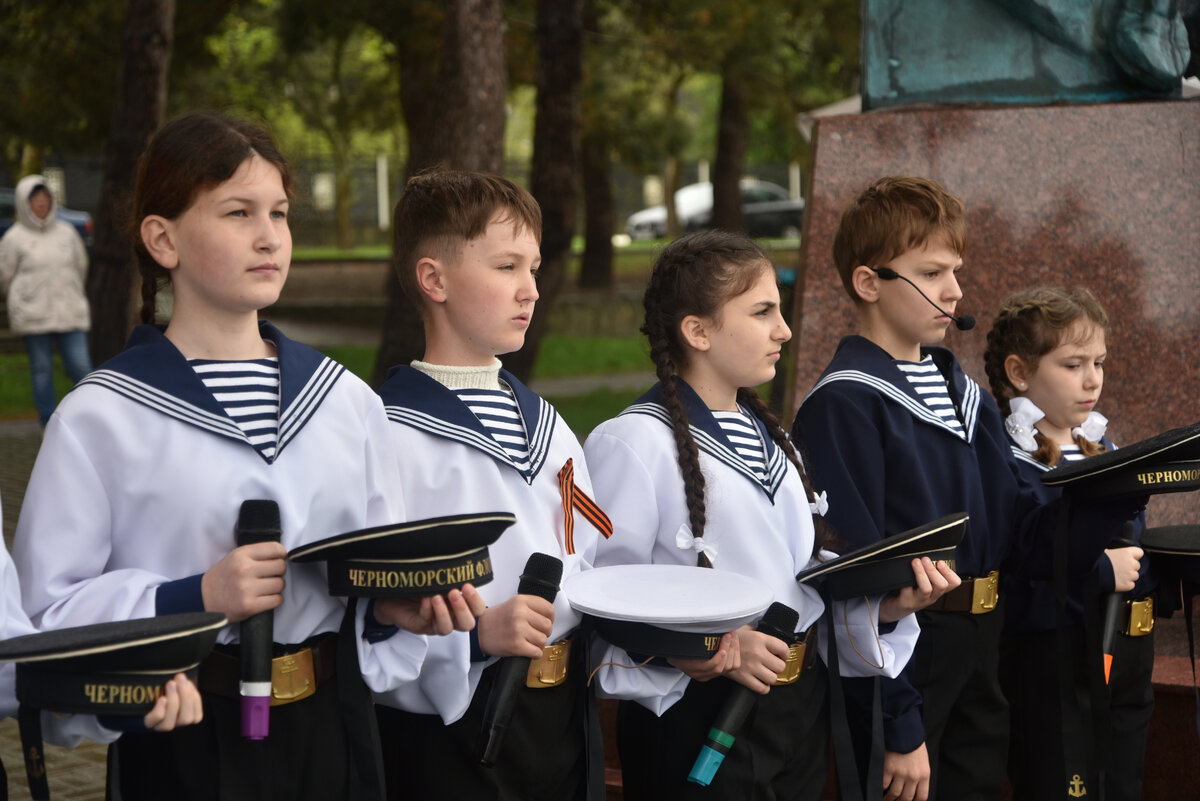 Акция Бескозырка в Новороссийске. Дружный музыкальный коллектив. Молодежь помнит.