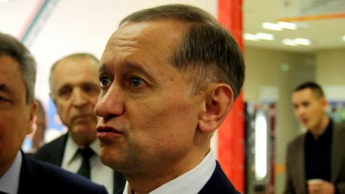     Бывший генеральный директор казанского «Рубина» Рустем Сайманов снял свою кандидатуру с выборов в исполком Российский футбольный союз. Об этом стало известно «РБ Спорт».