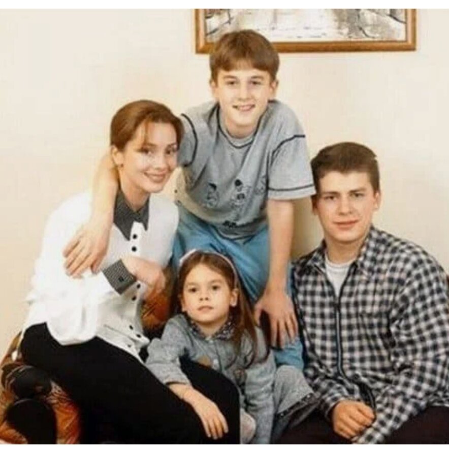 Дети галины беляевой фото сегодня В 15 лет влюбилась в известного режиссёра, а достигнув совершеннолетия, стала ег