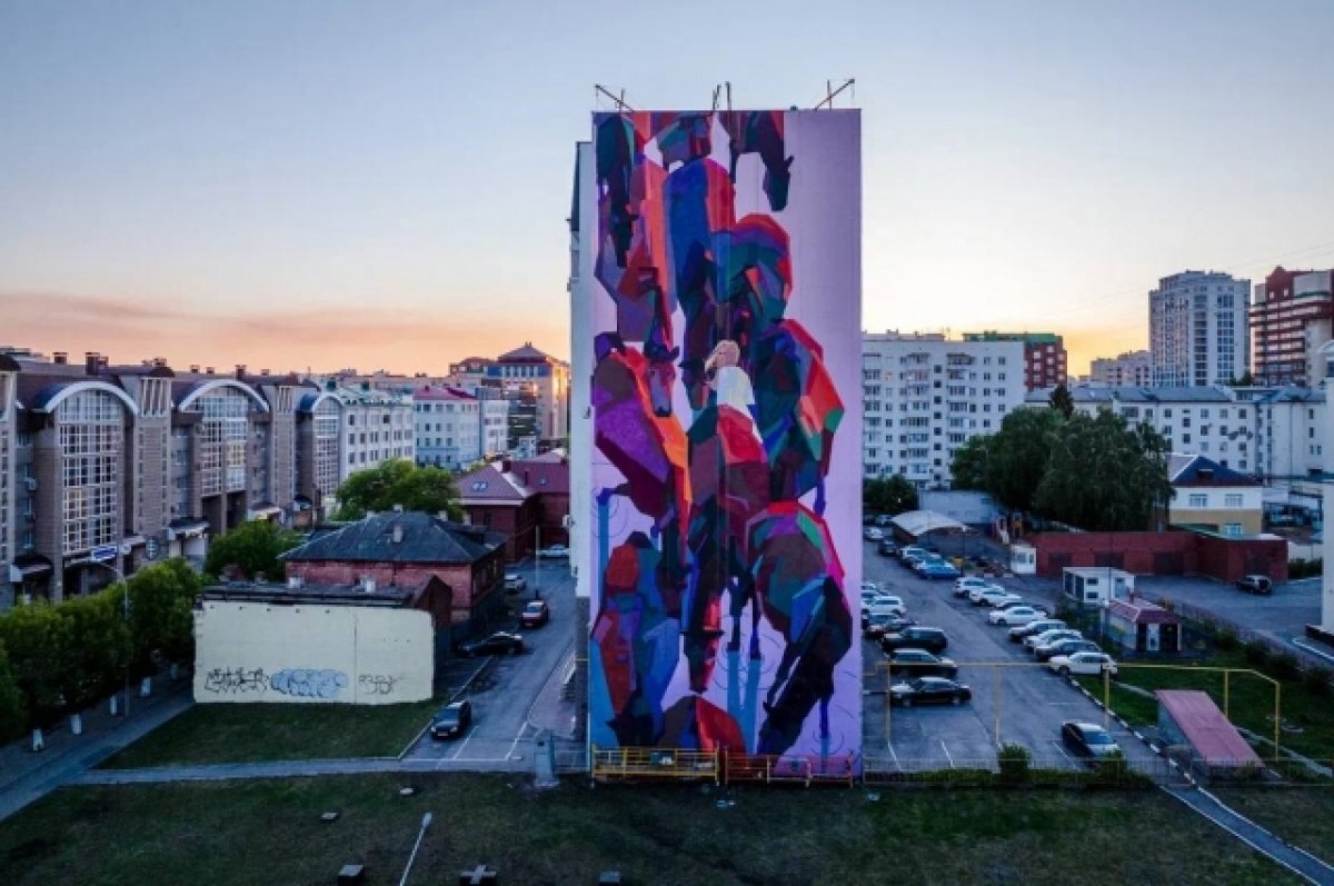    В Уфе появилось граффити размером с 10-этажный дом