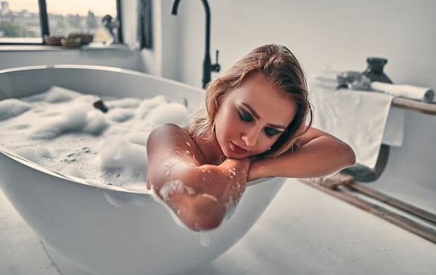 Его новая девушка в моей ванной