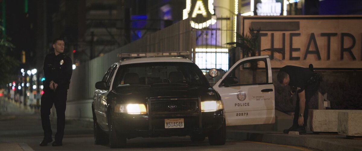 Сюжет. Одна ночь из жизни двух патрульных полицейского департамента Лос-Анджелеса.-2