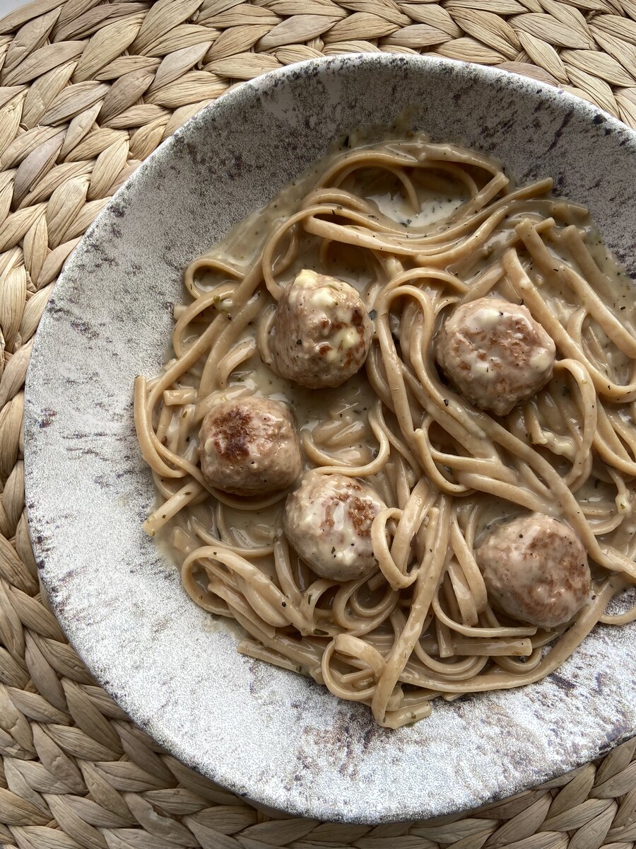 Паста с фрикадельками в сливочно-сырном соусе | Кулинария :  вкусно_быстро_полезно | Дзен