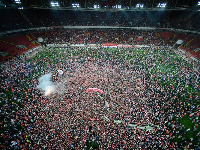   Болельщики высыпали на поле по окончании матча - "Люцерн" снова первый!