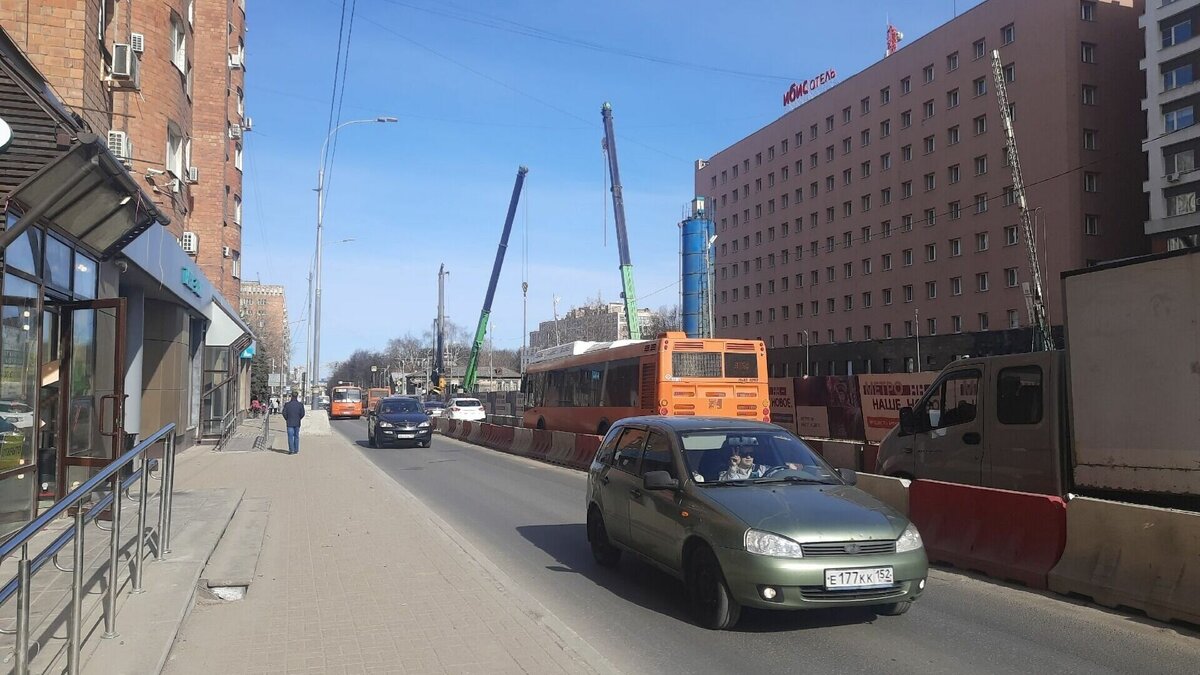     Улицу Горького реконструируют в Нижнем Новгороде после окончания работ по продлению подземки. Этой информацией поделился мэр Юрий Шалабаев во время прямого эфира 12 мая.