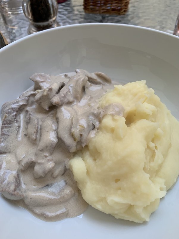 Бефстроганов.