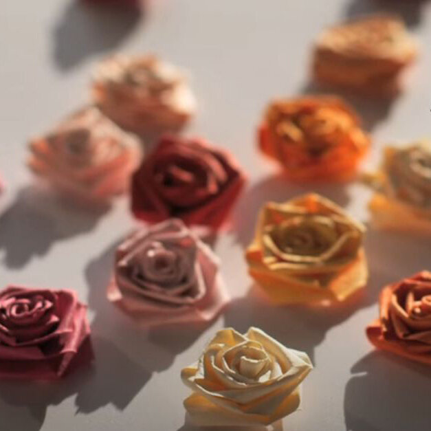    Розы в технике квиллингИсточник: Скриншот из видео