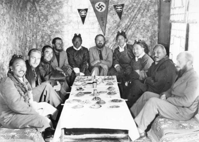 Участники тибетской экспедиции Эрнста Шефера в Лхасе 1938 год. Фото из открытых источников.