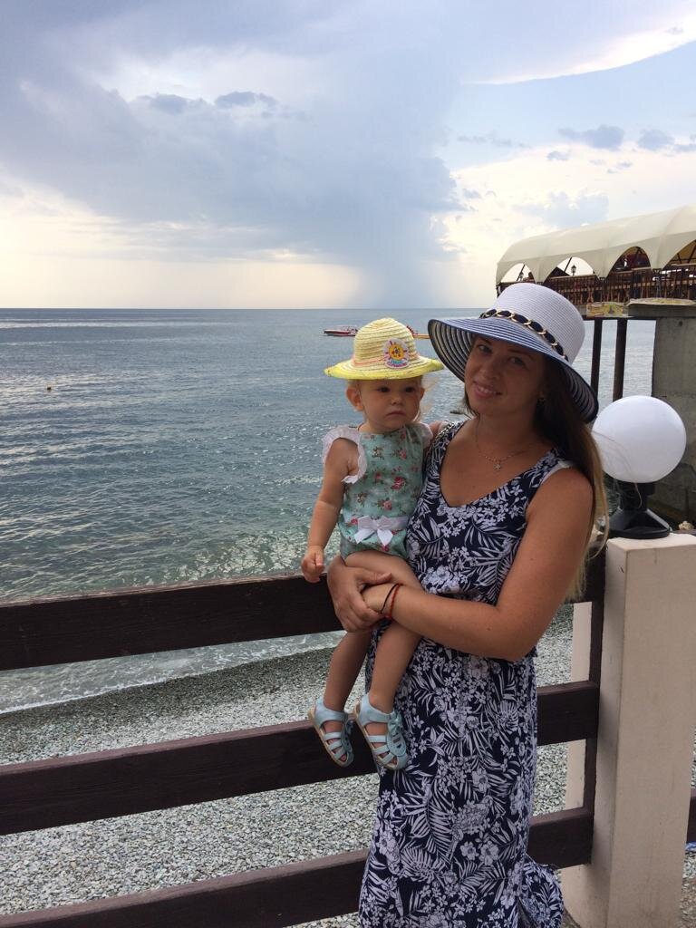 Последний раз мы были на море, когда Анюте было 1,5 годика, а до рождения Настюши - ещё год!