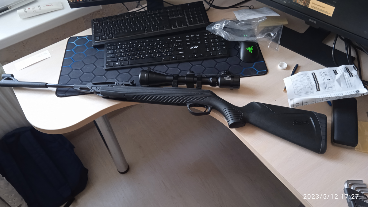 Вот так выглядит эта "дура" в полной комплектации. Крепление для прицела из коробки пошло в разнос (очень некачественная сборка), поэтому я заказал другие и жду их в пятницу