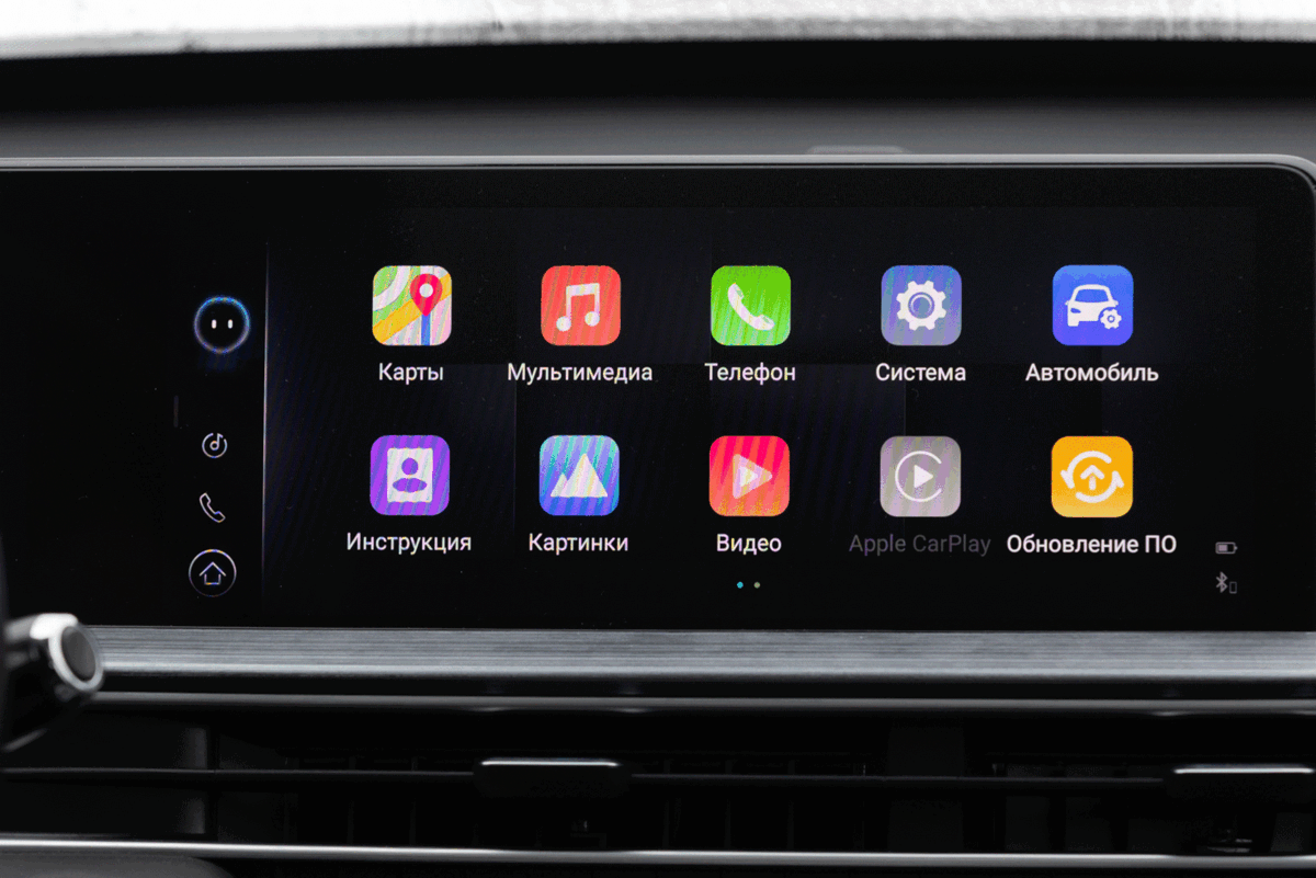    Голосовой помощник визуализирован на экране смайликом с моргающими глазами, но заставить его работать в этой машине не удалось. Впрочем, вряд ли от него можно ожидать смышлёности ChatGPT, который рано или поздно доберётся и до автомобилей   
Вячеслав Крылов