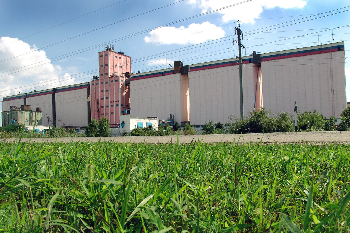 В настоящий момент производственная мощность завода составляет 110 000 тонн/год, и в перспективе планируется развивать его возможности