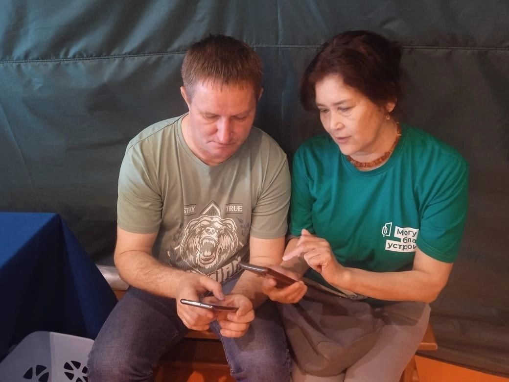  📷    Более тысячи волонтеров помогают оренбуржцам проголосовать за объекты благоустройства Кристина Просвиркина