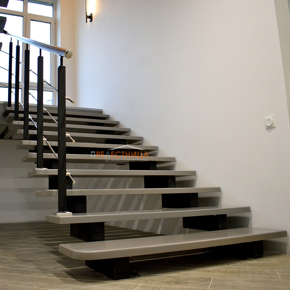 Лестница на двойном косоуре СПБ, Тандем-28