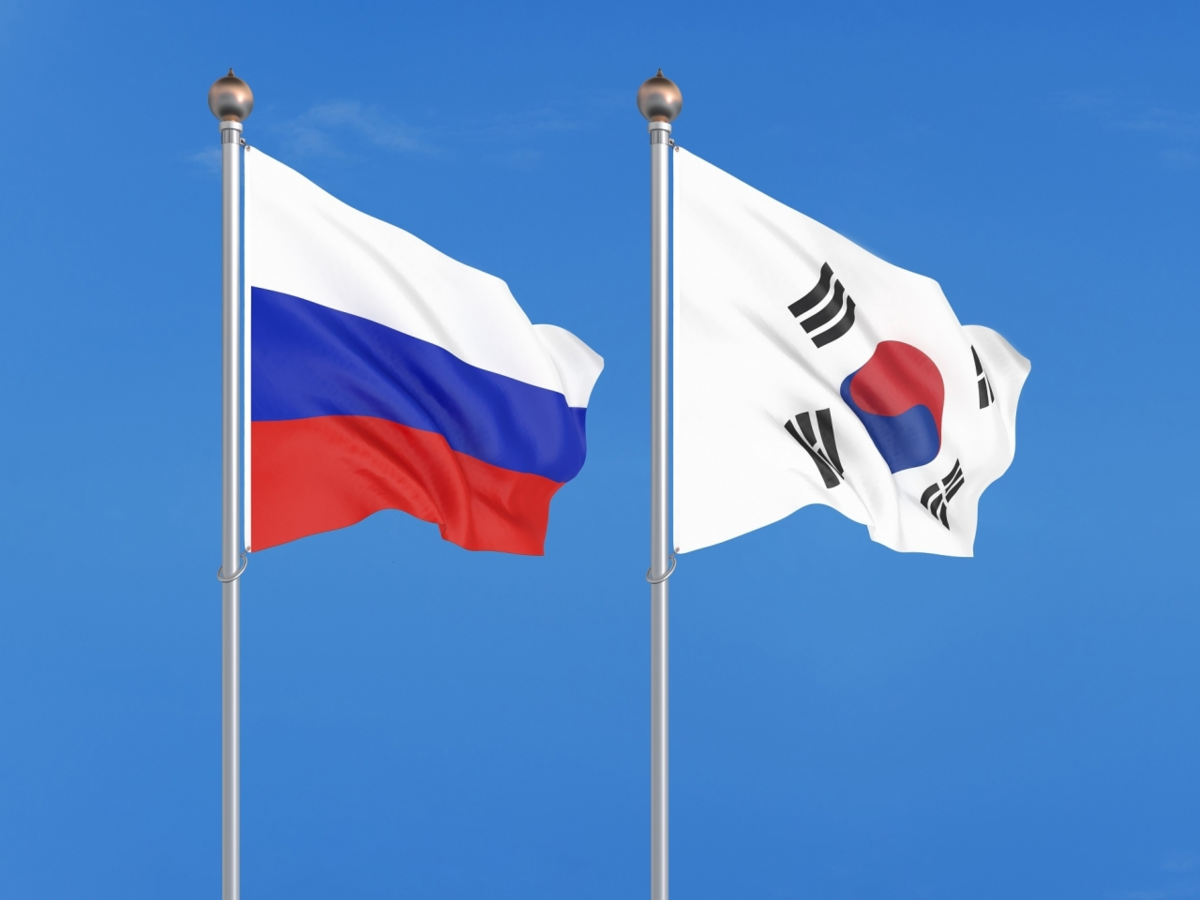 Корея санкции рф. Флаг России и Японии. Флаг Кипра и России. Флаг Кореи и России. Российский и японский флаги.