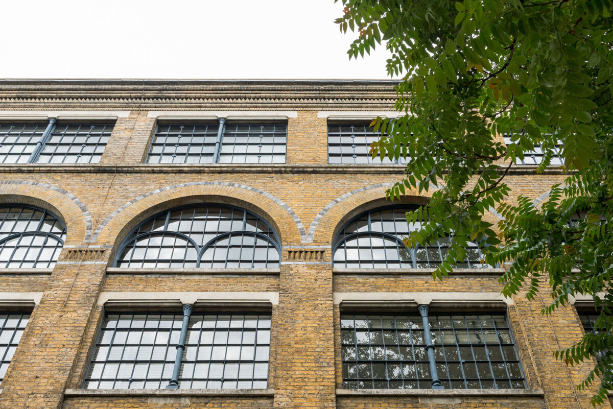 Здание построено в 1890-х годах. Почти сто лет оно служило промышленности