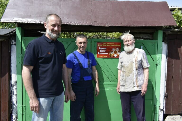    Оренбуржцы в Перевальском районе провели ремонт в доме ветерана Кристина Просвиркина
