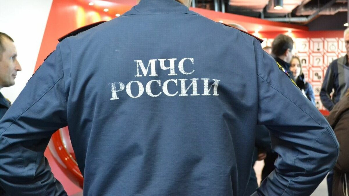     При выполнении учебного задания во время тренировок погиб 34-летний спасатель отряда «Центроспас» Дмитрий Лысенко. О несчастном случае сообщили в пресс-службе МЧС России. По информации ведомства, спасатель упал с высоты и получил травмы, несовместимые с жизнью.
