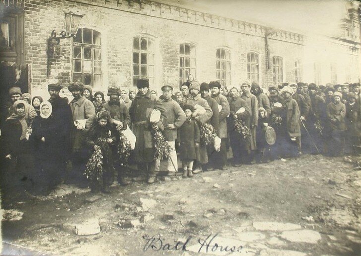 Очередь в баню, 1925 год