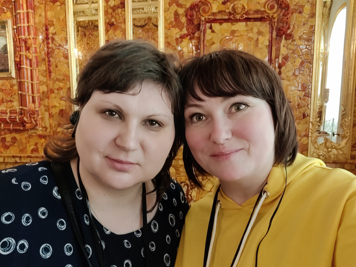 С Аришкой в Янтарной комнате. Первые дни приезда.