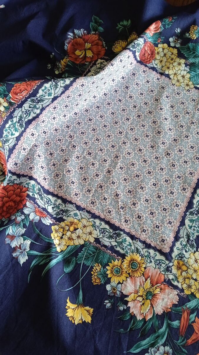 Сторона платка после стирки - 74 см.