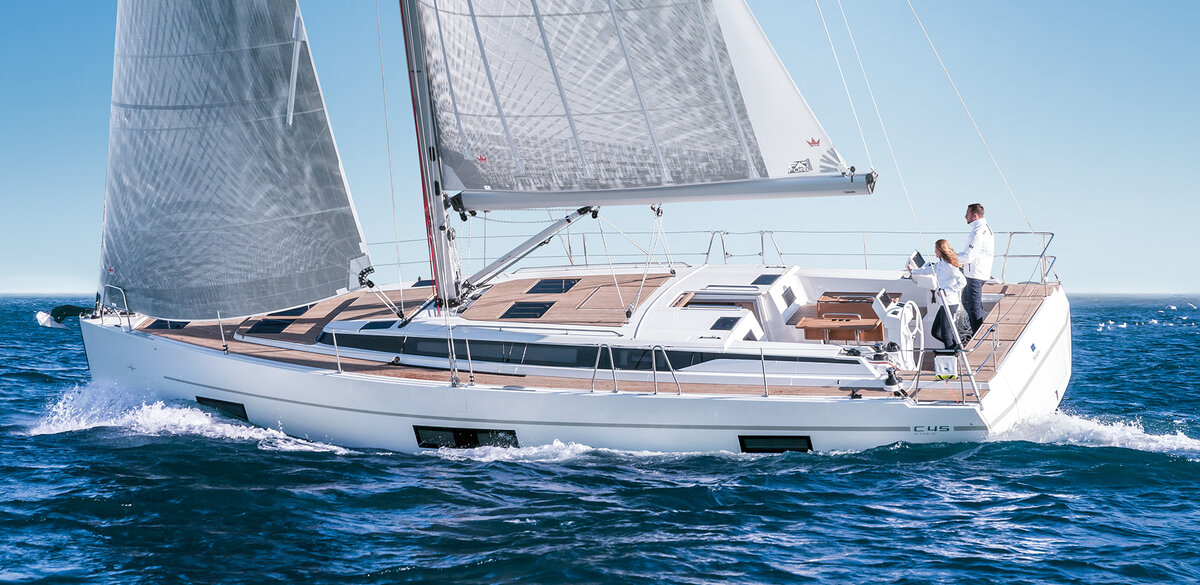 Bavaria C45. Представьте, как здорово смотреть под воду через бортовые иллюминаторы? Особенно, когда оттуда на вас смотрит тунец 