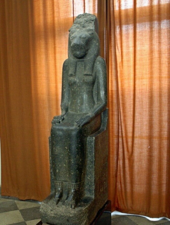 Статуя богини Сохмет или Мут-Сохмет